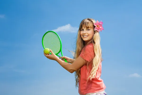 Fille avec fusée de tennis — Photo