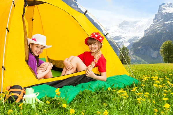 Girls in tent — Stock Photo, Image