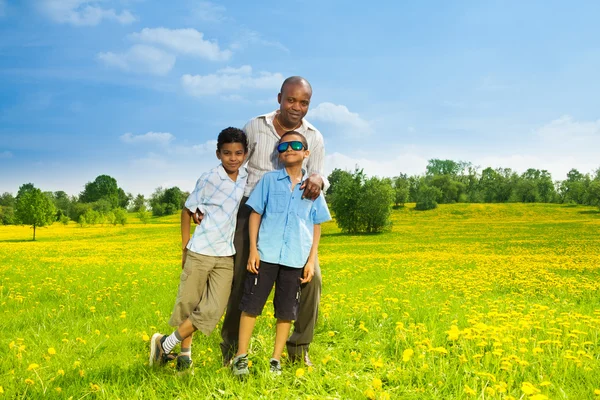 Padre con due figli — Foto Stock