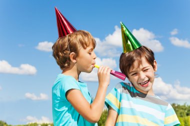 iki çocuk kötülük