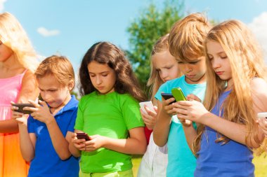 Grup çocuklar SMS