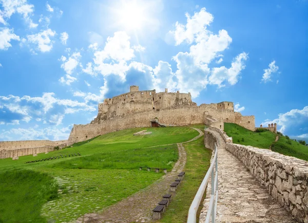 Espías castillo de las paredes inferiores — Foto de Stock