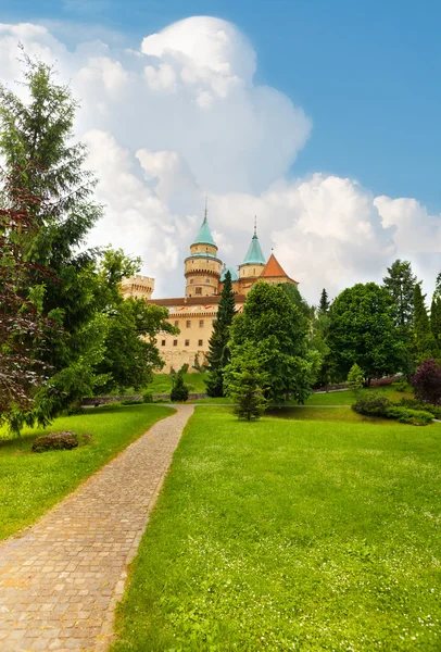 Estrada para o castelo de Bojnice — Fotografia de Stock