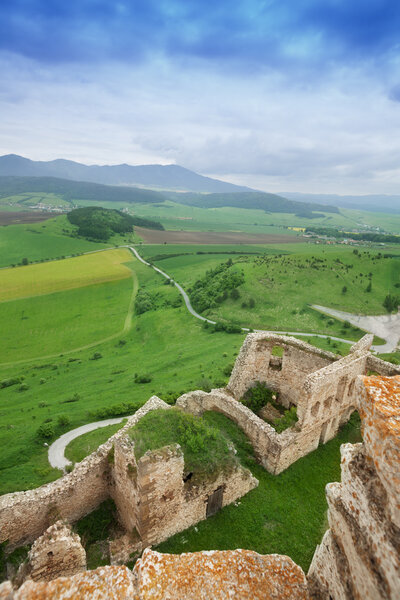 Развалины замка Спис и Татры
