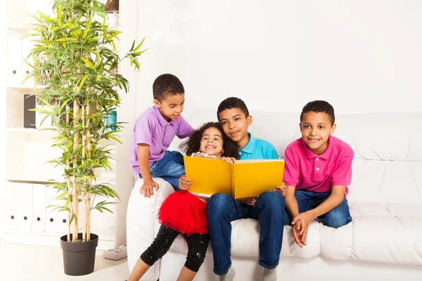 Brother reading to brothers and sister — Stock Photo, Image