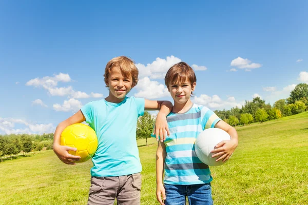 Portrait of boys with balls — Stock Photo, Image