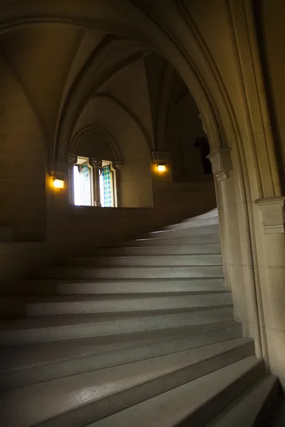 Escaliers dans la tour du château — Photo