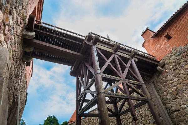 Middeleeuwse fort verwisselbare hangbrug — Stockfoto