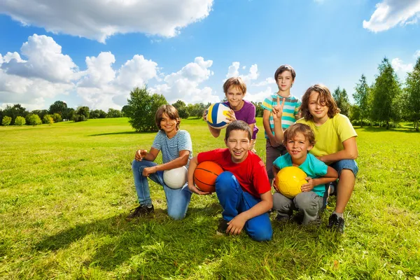 Glückliche aktive Kinder — Stockfoto