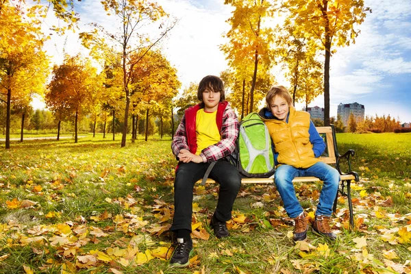 Zwei glückliche Jungen — Stockfoto