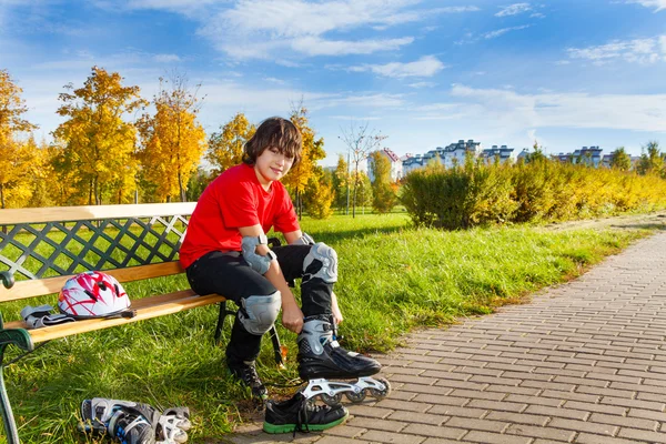 Bank im Park — Stockfoto