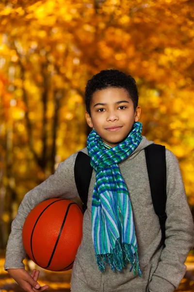 篮球在秋天 — 图库照片