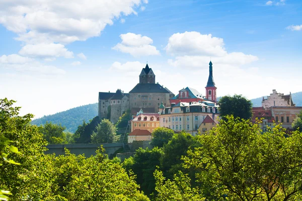View of the castle hill in Loket — Stock Photo, Image