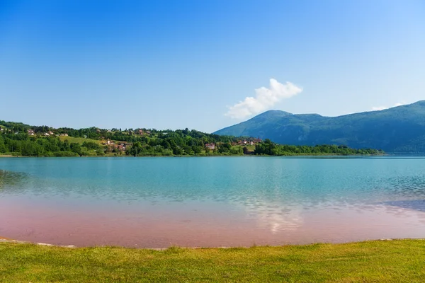 Sjön d'aiguebelette i Frankrike — Stockfoto