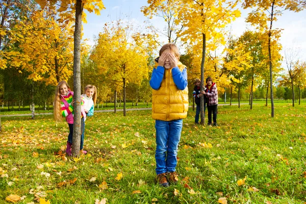 Verbergen en zoeken — Stockfoto