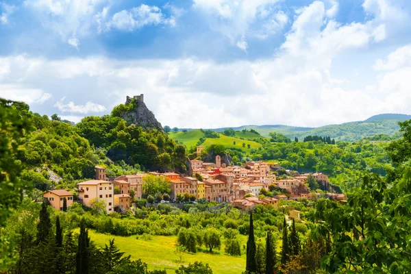 Rocabelgna pueblo en Toscana — Foto de Stock