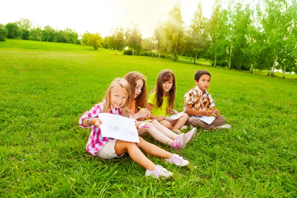 Meninos e meninas desenho — Fotografia de Stock