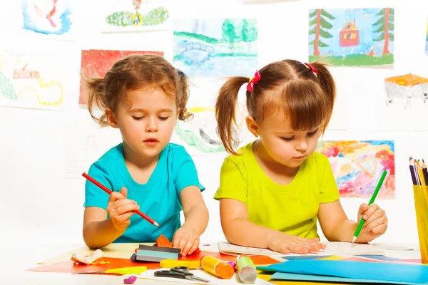 Girls in kindergarten lesson — Stock Photo, Image