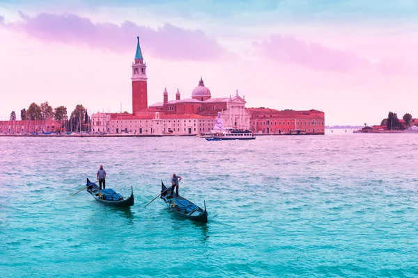Twee gondeliers in Venetië — Stockfoto