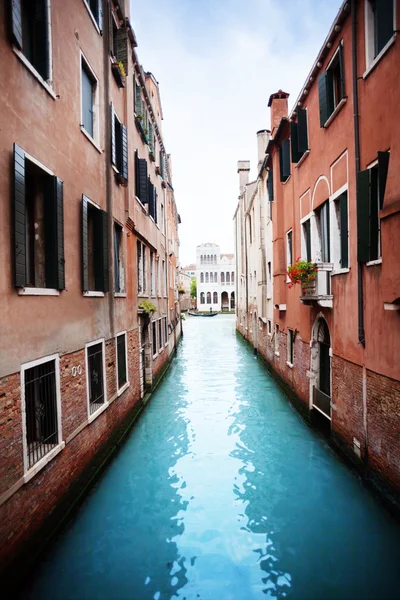 Pequeño canal en Venecia —  Fotos de Stock