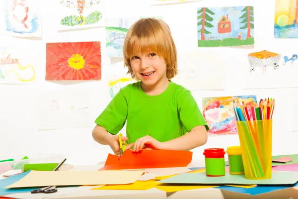 Boy cut paper — Stock Photo, Image