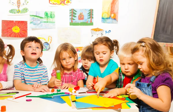Crianças na aula de arte — Fotografia de Stock