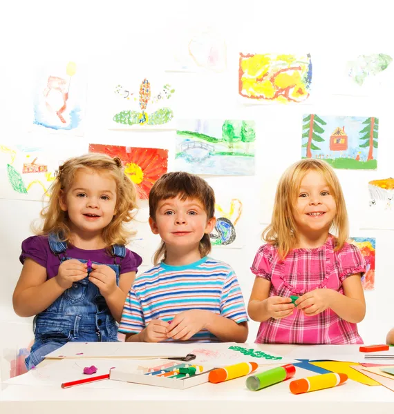 Crianças criativas na lição — Fotografia de Stock