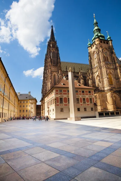 Square in front of St. Vitus Cathedral — Stock Photo, Image