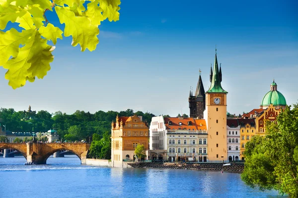 Panorama de Vltava y Puente de Carlos — Foto de Stock