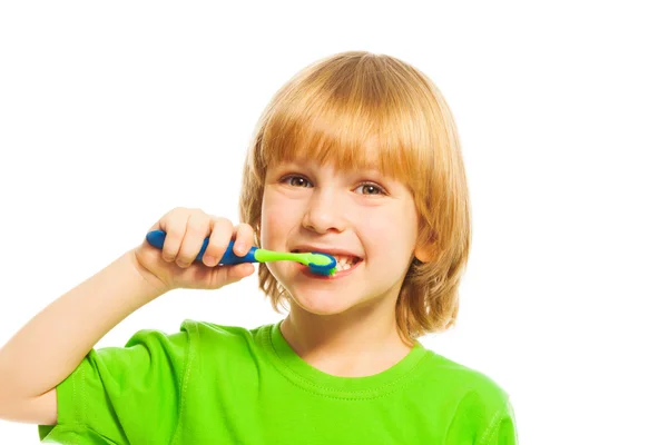 Niño con cepillo de dientes —  Fotos de Stock