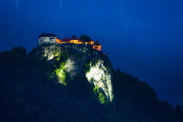 Bled kasteel nachts — Stockfoto