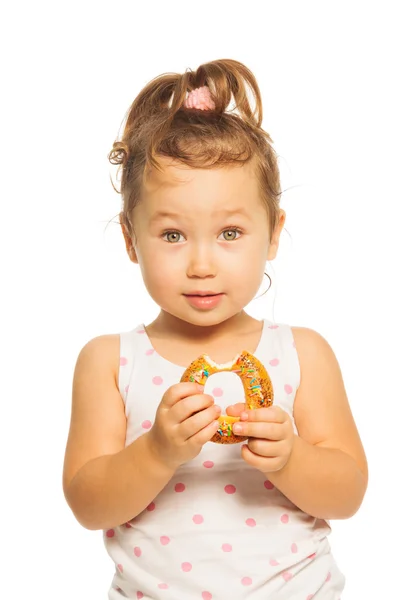 Lächelndes Mädchen mit Donut — Stockfoto