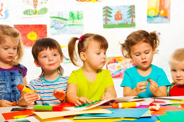 Niños en la clase de arte — Foto de Stock