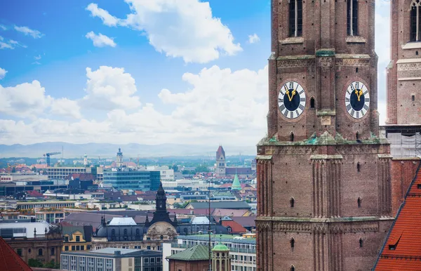 Reloj Frauenkirche en Múnich — Foto de Stock