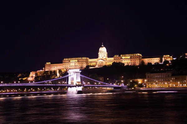 Buda Castle with Chain bridge — Stock Photo, Image