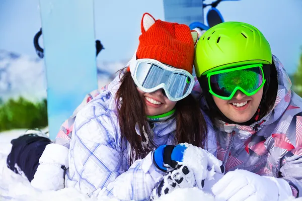 Couple en masques de ski — Photo