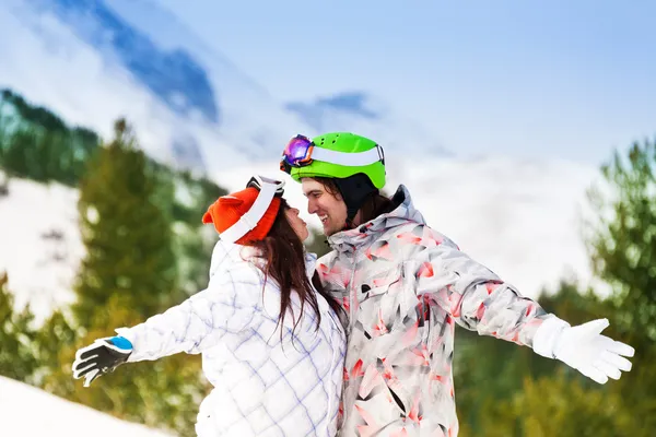 スキー用マスクのカップル — ストック写真