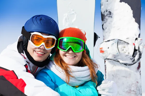 Man och kvinna i ski masker — Stockfoto