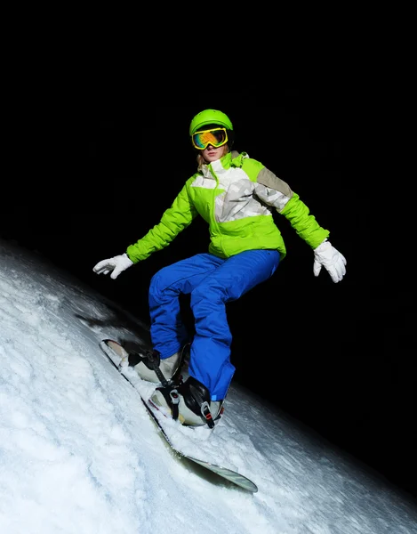 Ung kvinna på snowboard — Stockfoto