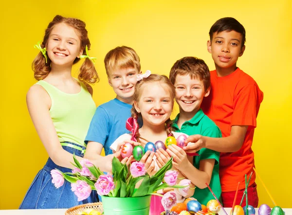 Children   hold Eastern eggs — Stock Photo, Image