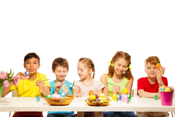 Kids with   Eastern eggs — Stock Photo, Image