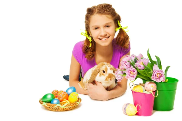 Girl hugging rabbit — Stock Photo, Image