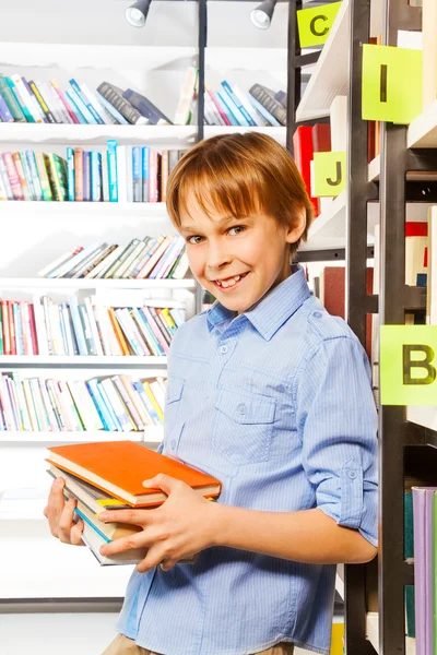Schoolboy  holds books — Stock Photo, Image