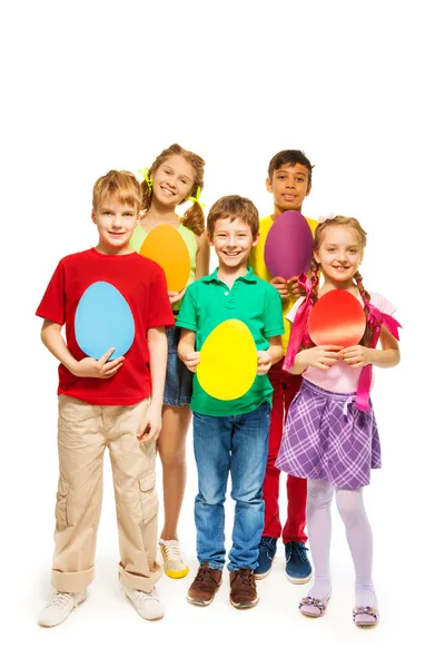 Děti drží vejce — Stock fotografie