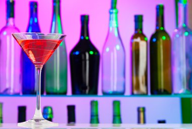 kokteyl siluet sol yan bar