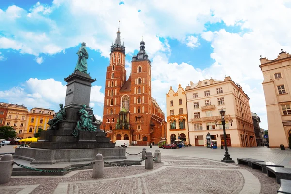 Świętej Bazyliki Mariackiej i rynek glowny — Zdjęcie stockowe