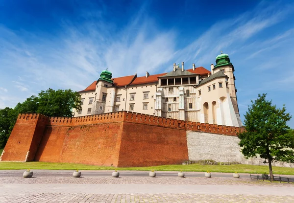 Pohled královský hrad Wawel v létě — Stock fotografie