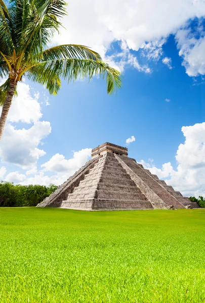 Monument of Chichen Itza in summer, Mexico — Stock Photo, Image