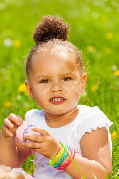 Portrait of cute curly girl with Eastern egg — Stock Photo, Image