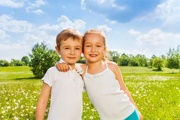 Kids standing together — Stock Photo, Image